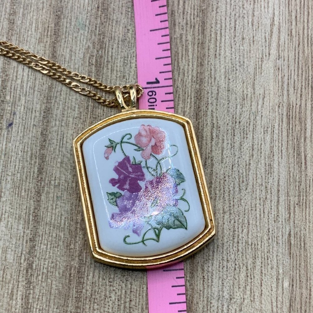 Avon Floral Purple Pink Gold Tone Porcelain Pendant Necklace - Picture 7 of 8